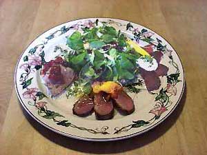 Wacholdergeräucherter Wildschweinschinken an Pfeffersahne Wacholdergeräucherter Wildschweinschinken an Pfeffersahne